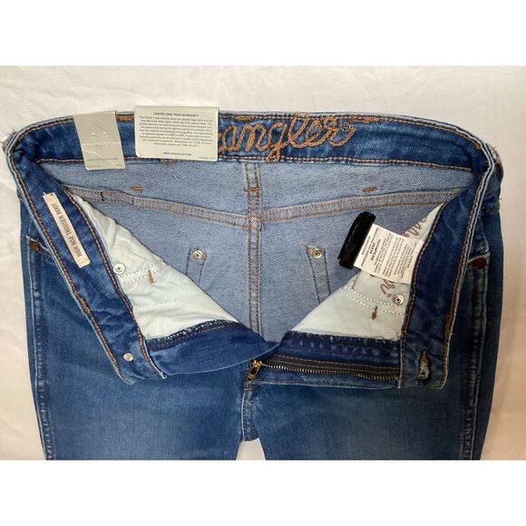 Wrangler Classic high Rise Flare Jeans Medium Wash Denim Retro Style Woman’s 28 - Picture 3 of 3